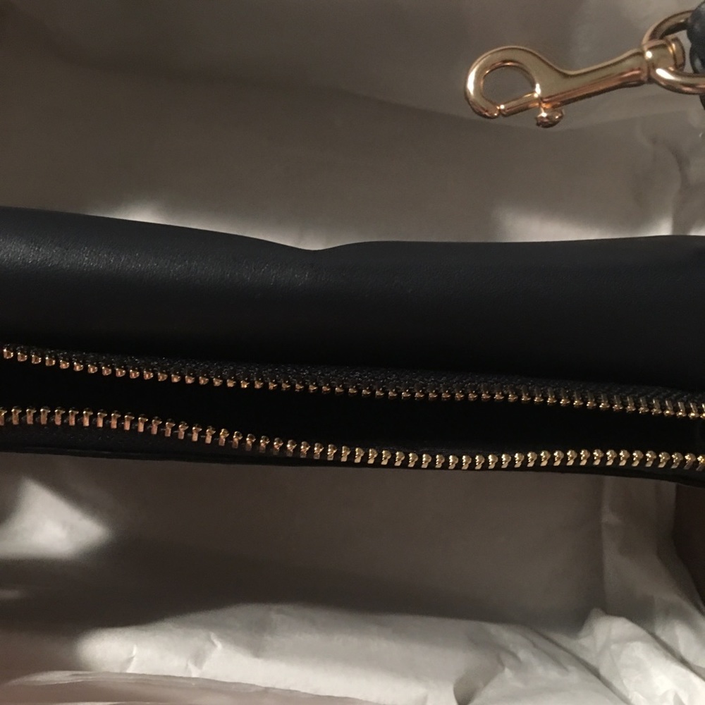 SALE!! Coach Wristlet comes in original box - Picture 13 of 16